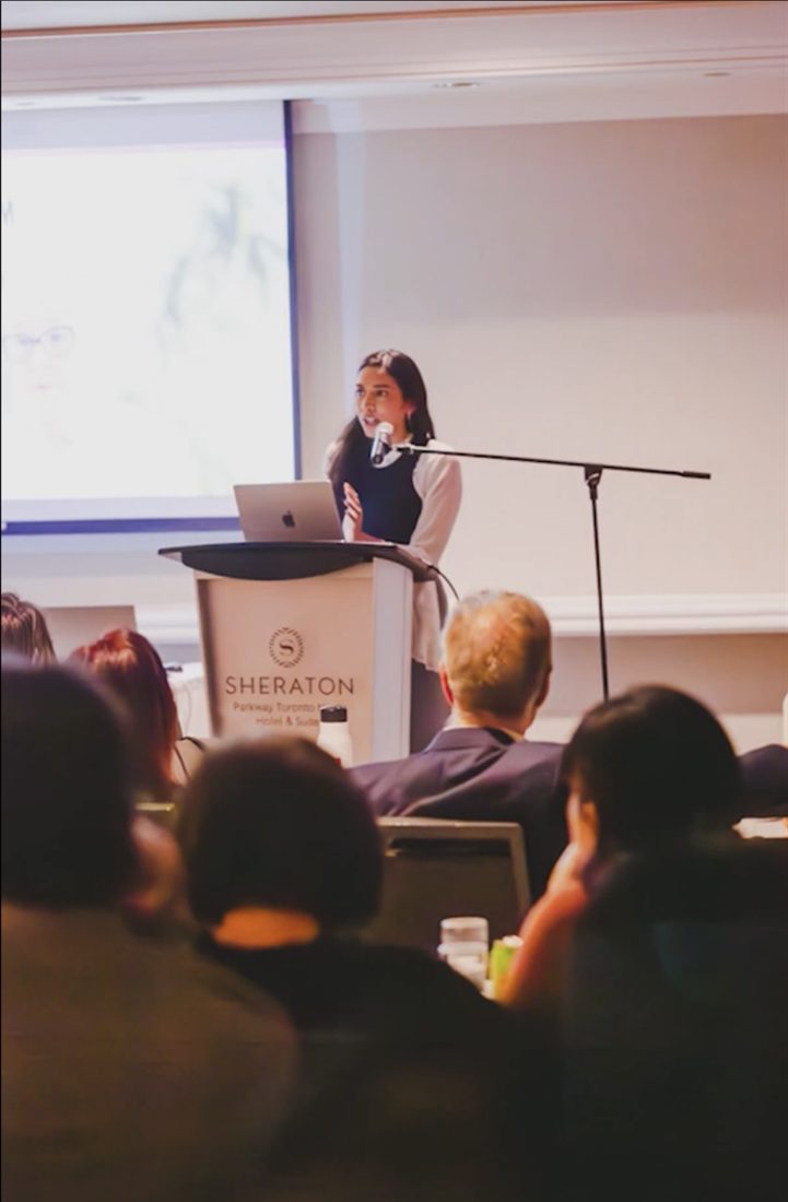 Dr Lisa Jagan lecturing on oculoplastic surgery